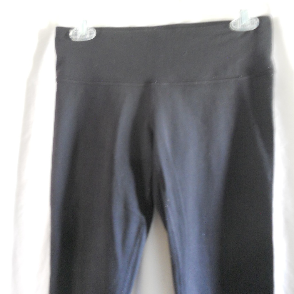 Lululemon Solid Black Crop Workout Pant 8 106259 - image 2